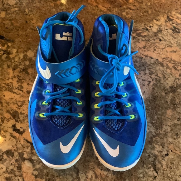 Lebron high top Basketball shoes - Picture 1 of 3
